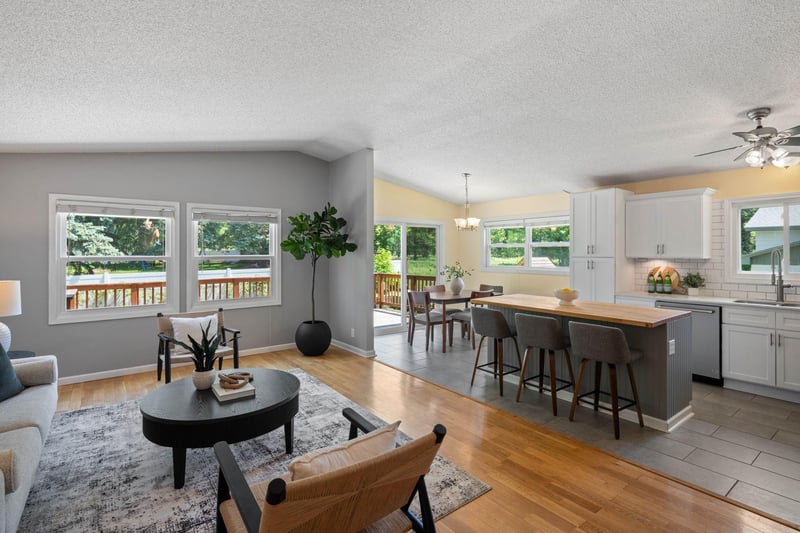 3098 Evelyn St, Roseville, MN 55113