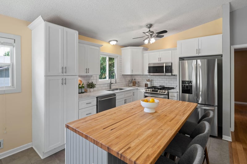 3098 Evelyn St, Roseville, MN 55113