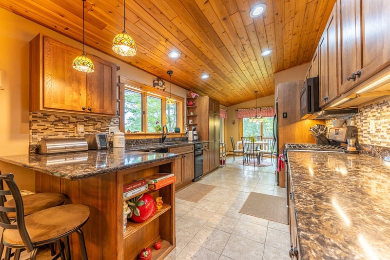 8947 E Wakemup Village Rd, Cook, MN 55723