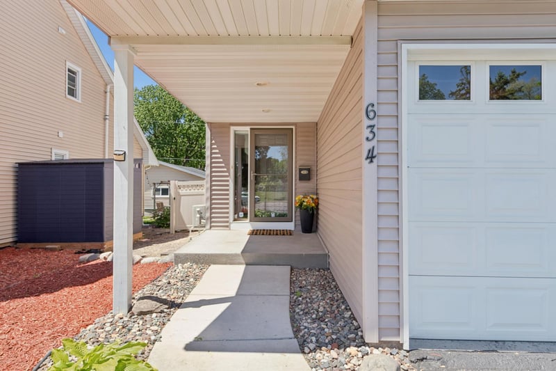 634 6th Ave S, Hopkins, MN 55343