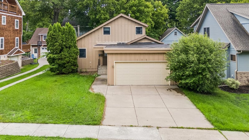 132 Minnetonka Ave N, Wayzata, MN 55391