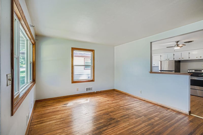 4037 37th Ave N, Robbinsdale, MN 55422