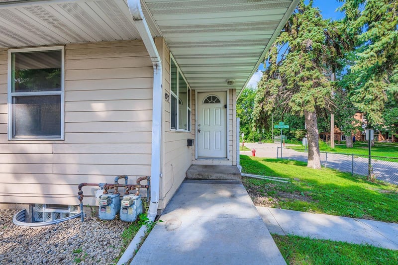 4037 37th Ave N, Robbinsdale, MN 55422