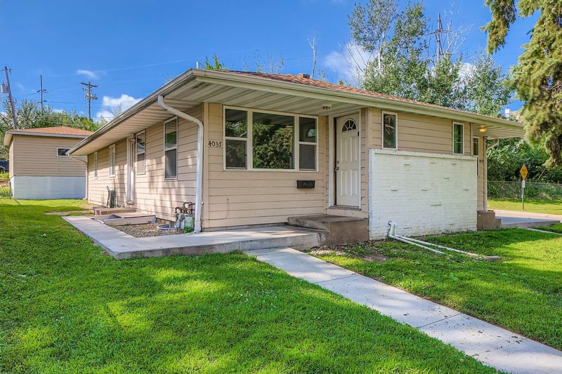 4037 37th Ave N, Robbinsdale, MN 55422