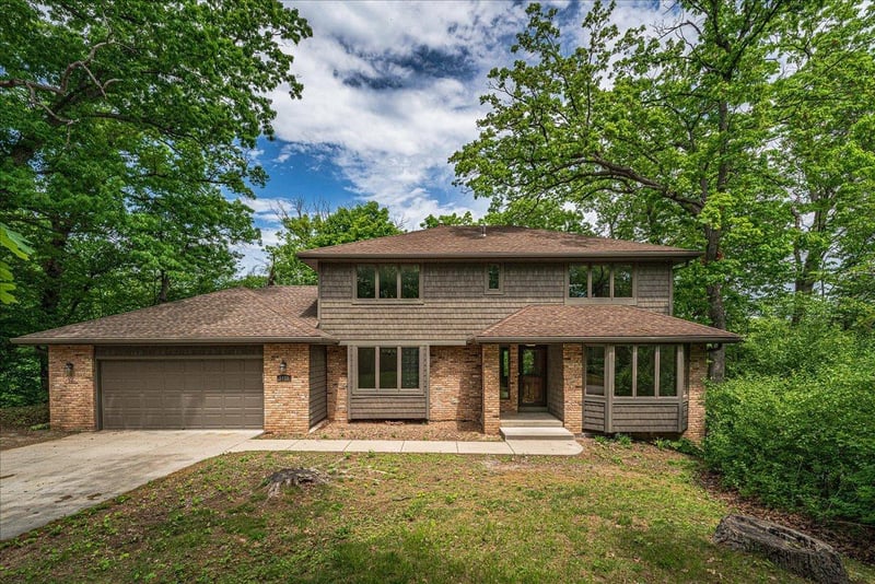 1473 Lake Park Cir, Eagan, MN 55122