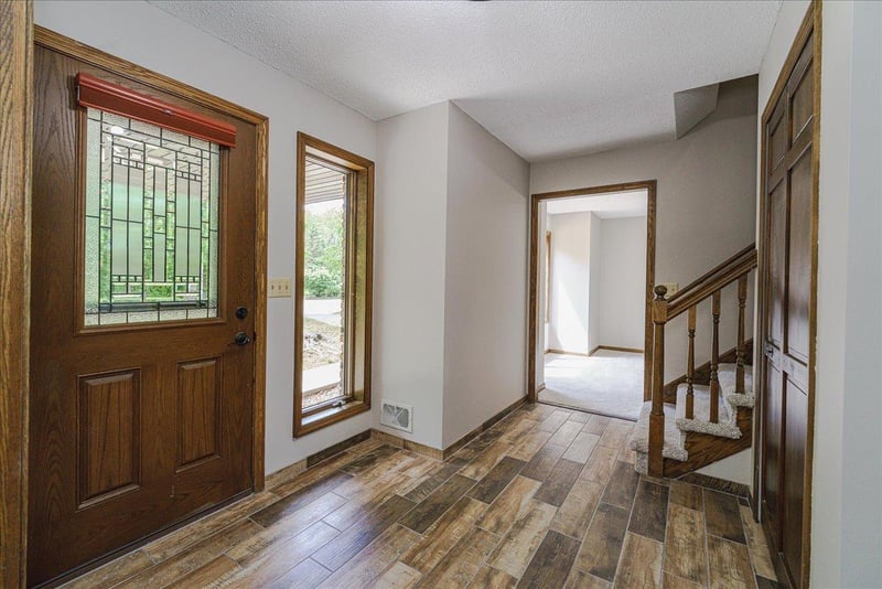 1473 Lake Park Cir, Eagan, MN 55122