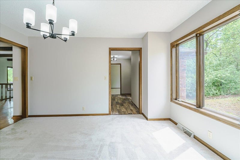 1473 Lake Park Cir, Eagan, MN 55122