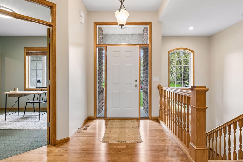 8167 Enclave Rd, Woodbury, MN 55125