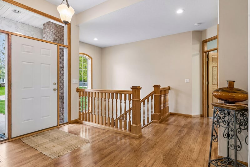 8167 Enclave Rd, Woodbury, MN 55125