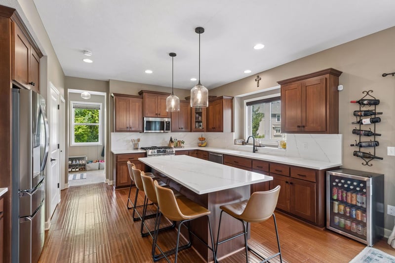 2109 Valley Creek Ln, Shakopee, MN 55379
