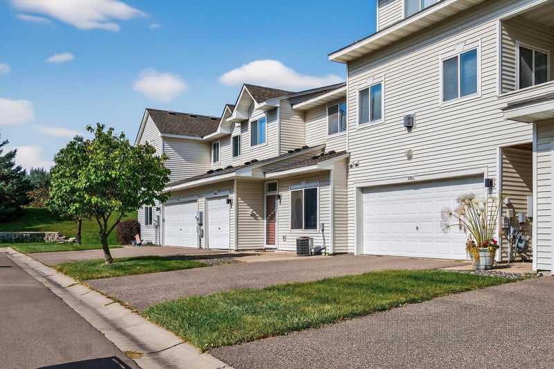8983 Sawgrass Glen N, Maple Grove, MN 55311