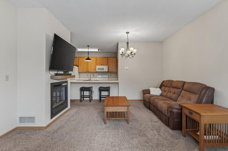 8983 Sawgrass Glen N, Maple Grove, MN 55311