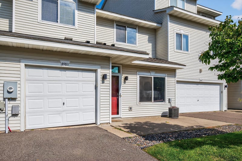 8983 Sawgrass Glen N, Maple Grove, MN 55311