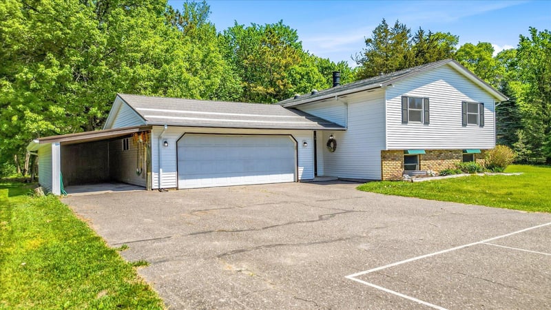 4480 Fawn Lake Dr, Stacy, MN 55079