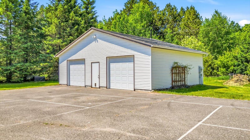 4480 Fawn Lake Dr, Stacy, MN 55079