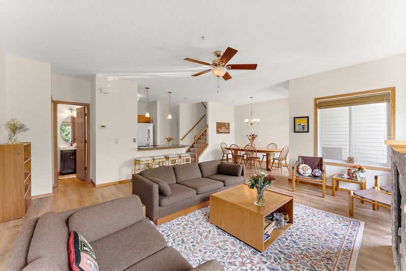 3674 Abercrombie Ln, Stillwater, MN 55082