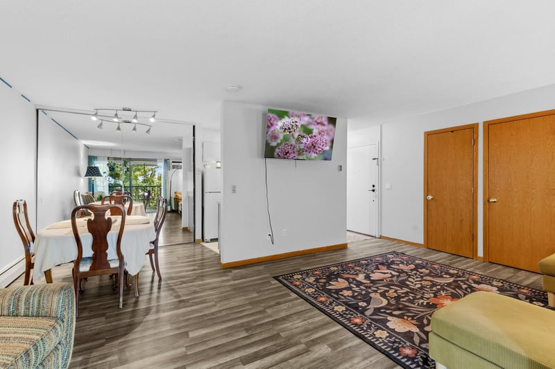 12822 Nicollet Ave #302, Burnsville, MN 55337