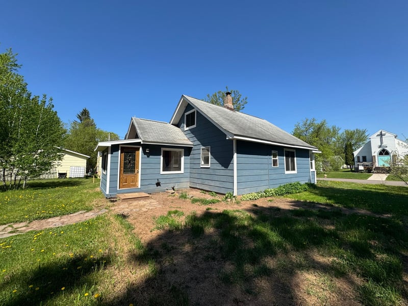3939 Maple St, Kettle River, MN 55757