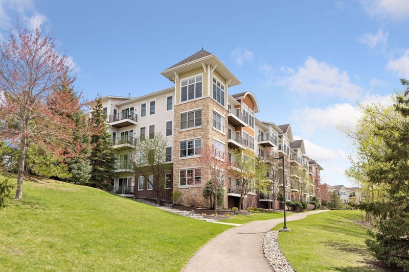 3110 N Chestnut St #211, Chaska, MN 55318