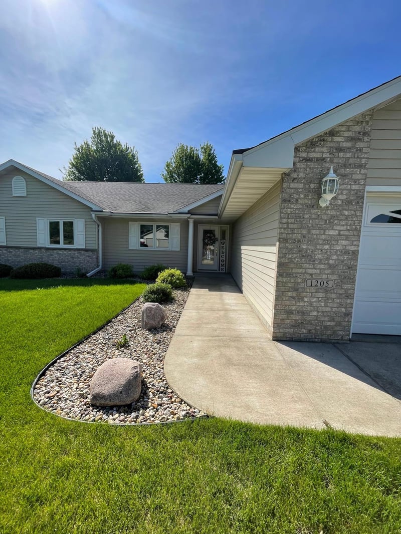 1205 26th St SW, Austin, MN 55912