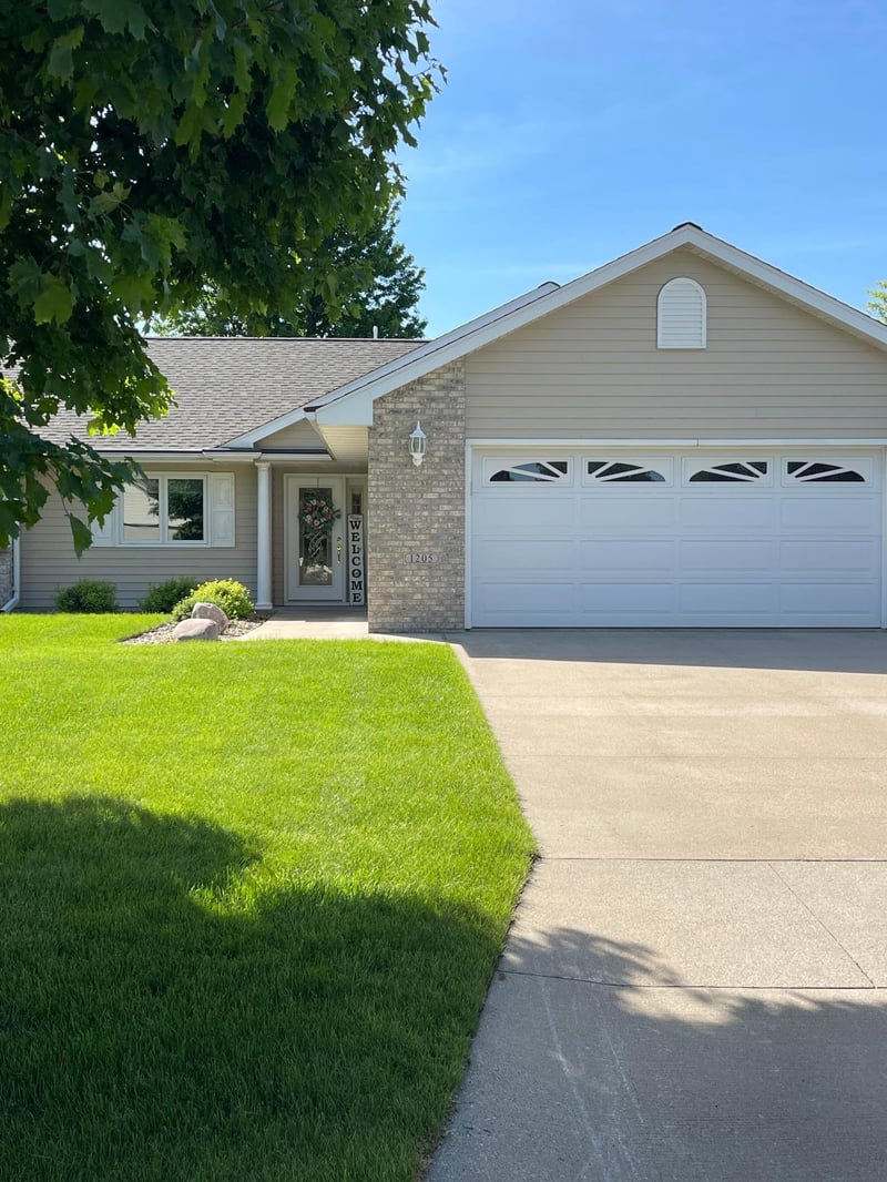1205 26th St SW, Austin, MN 55912
