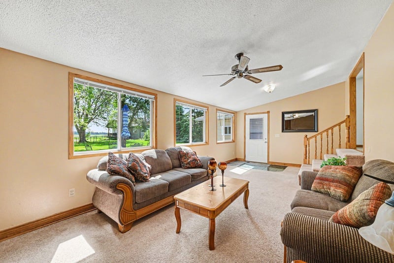 321 N State Ave, Le Center, MN 56057