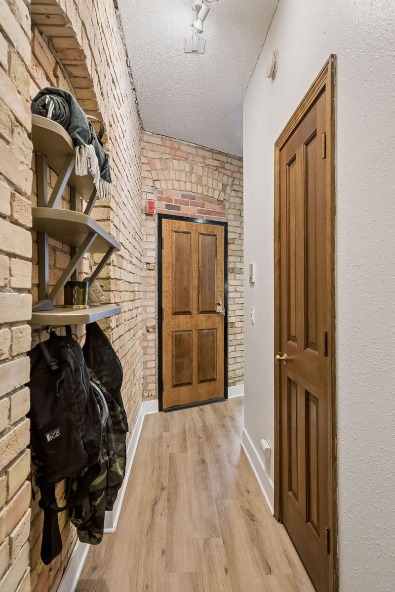 601 S 9th St #1, Minneapolis, MN 55404