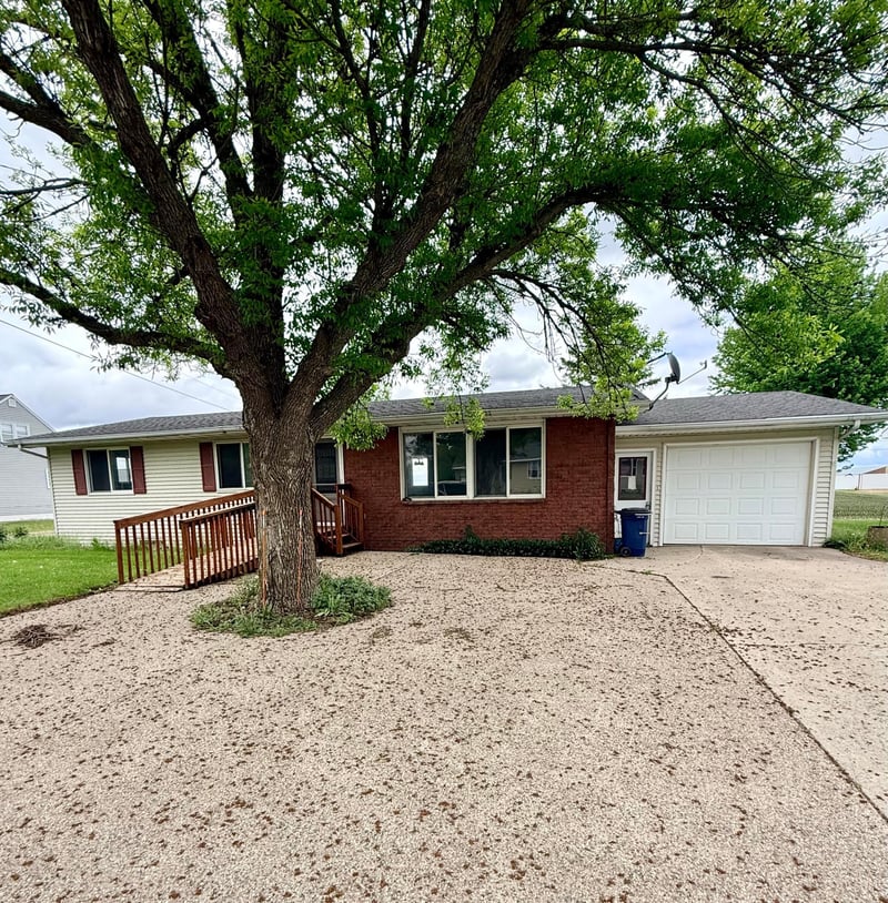 207 N Main St, Saint Leo, MN 56264
