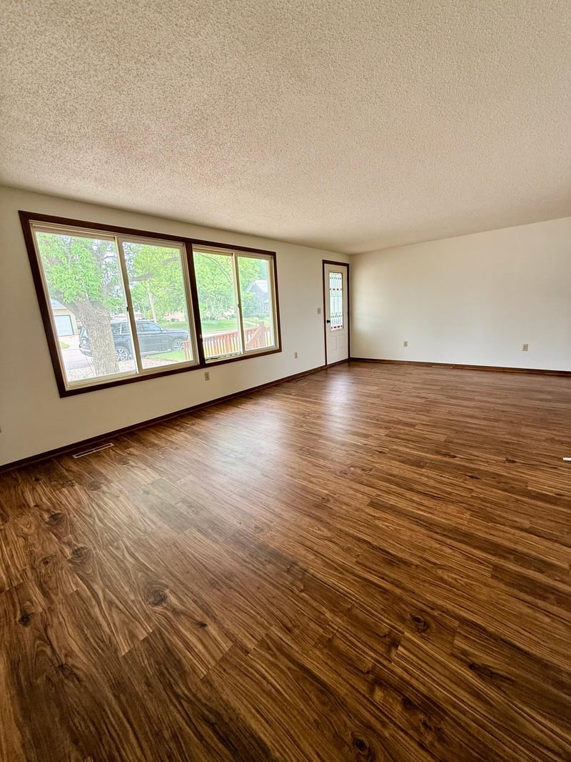 207 N Main St, Saint Leo, MN 56264