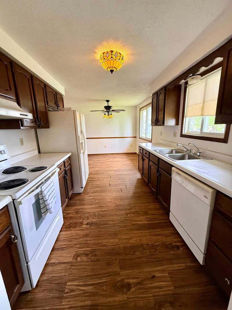 207 N Main St, Saint Leo, MN 56264