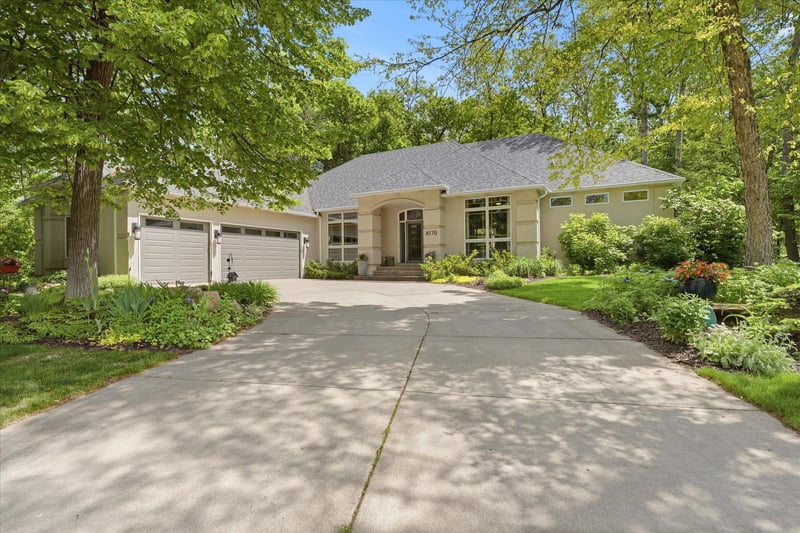 4170 Dallas Ln N, Plymouth, MN 55446