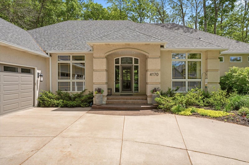 4170 Dallas Ln N, Plymouth, MN 55446