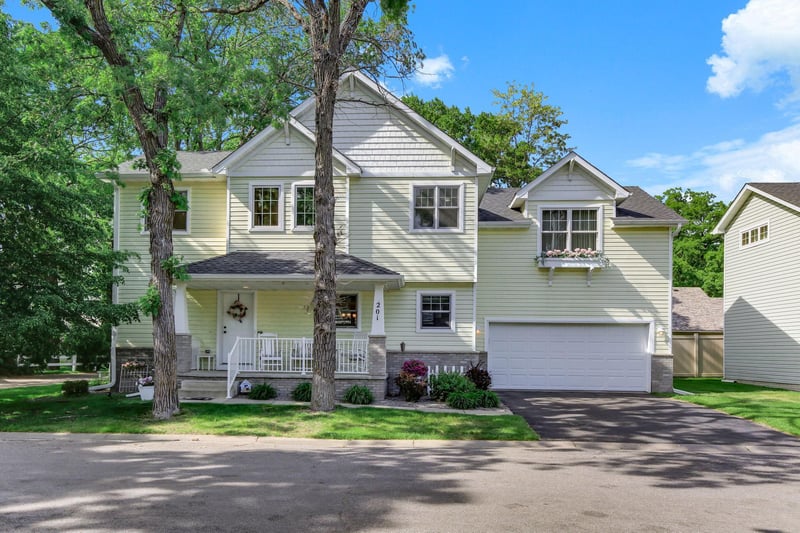 201 Montana Ave, Big Lake, MN 55309