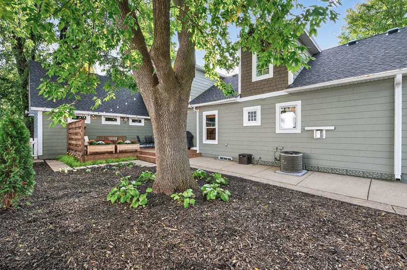 2084 4th St, White Bear Lake, MN 55110