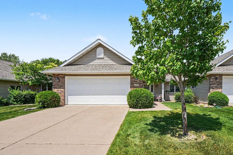 608 Cherrywood Ct, Red Wing, MN 55066