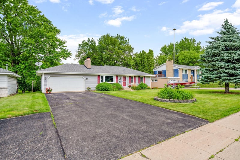 4700 W 84th St, Bloomington, MN 55437