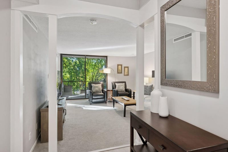6085 Lincoln Dr #214, Edina, MN 55436