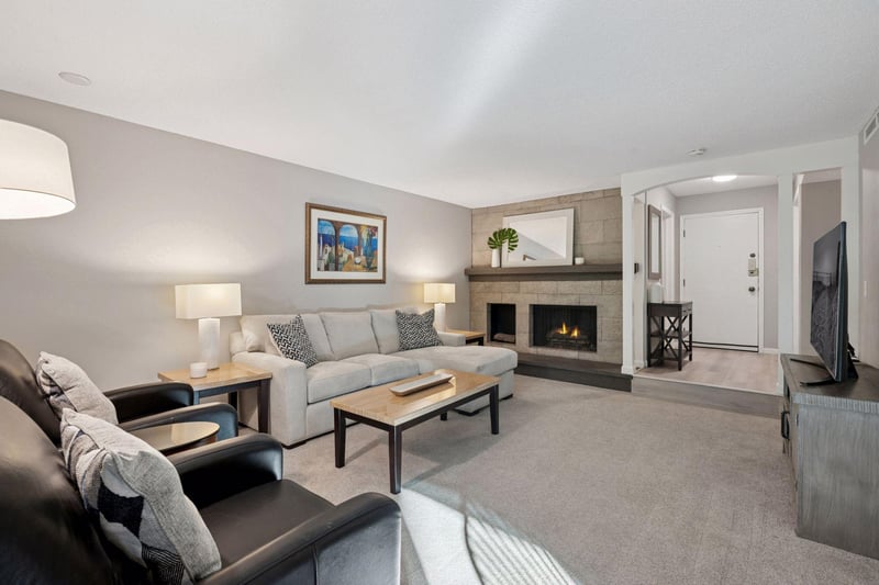 6085 Lincoln Dr #214, Edina, MN 55436