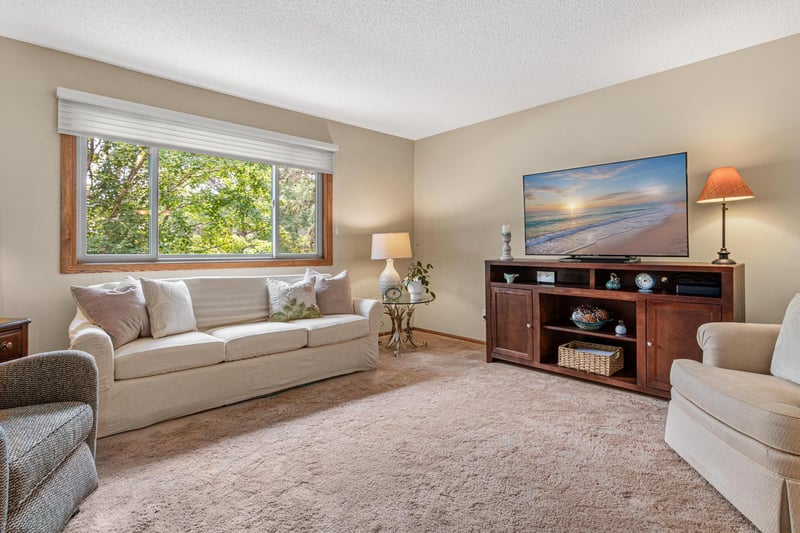 825 Martha Lake Ct, Shoreview, MN 55126