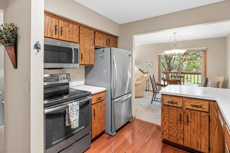 825 Martha Lake Ct, Shoreview, MN 55126