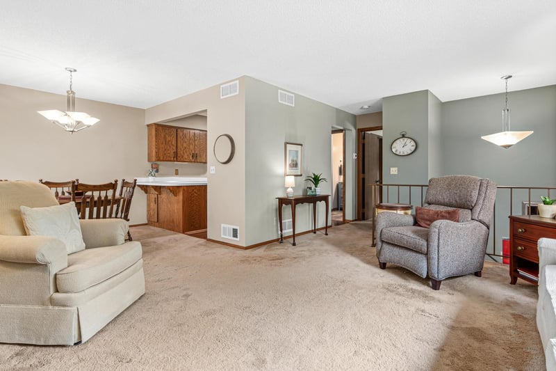 825 Martha Lake Ct, Shoreview, MN 55126