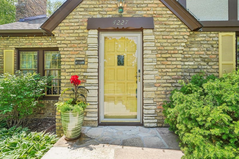4227 York Ave N, Robbinsdale, MN 55422