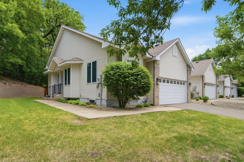 815 Wescott Sq, Eagan, MN 55123
