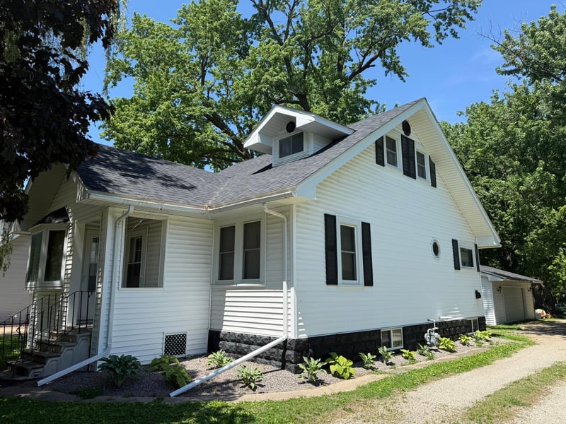 211 2nd St SE, New Richland, MN 56072
