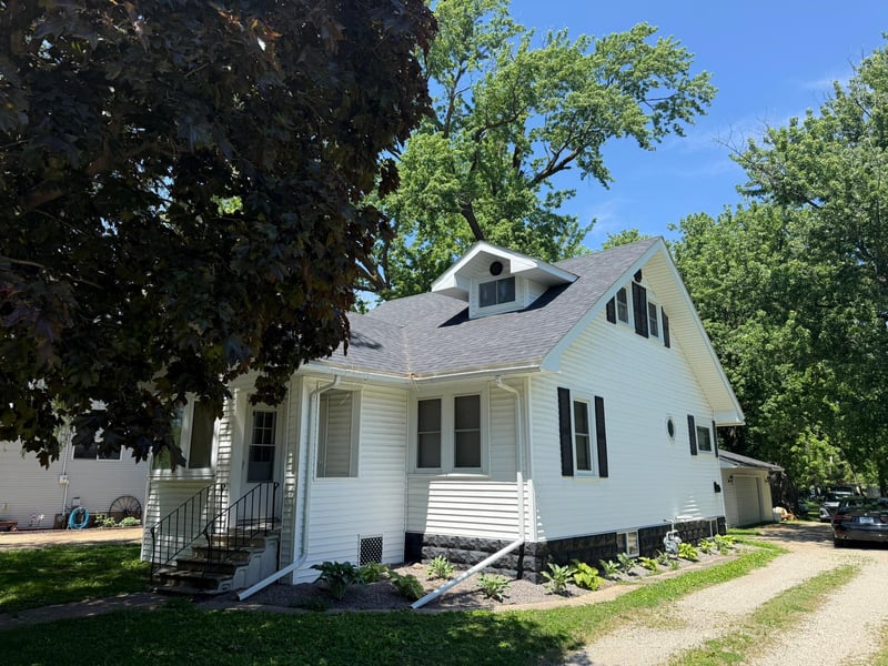 211 2nd St SE, New Richland, MN 56072