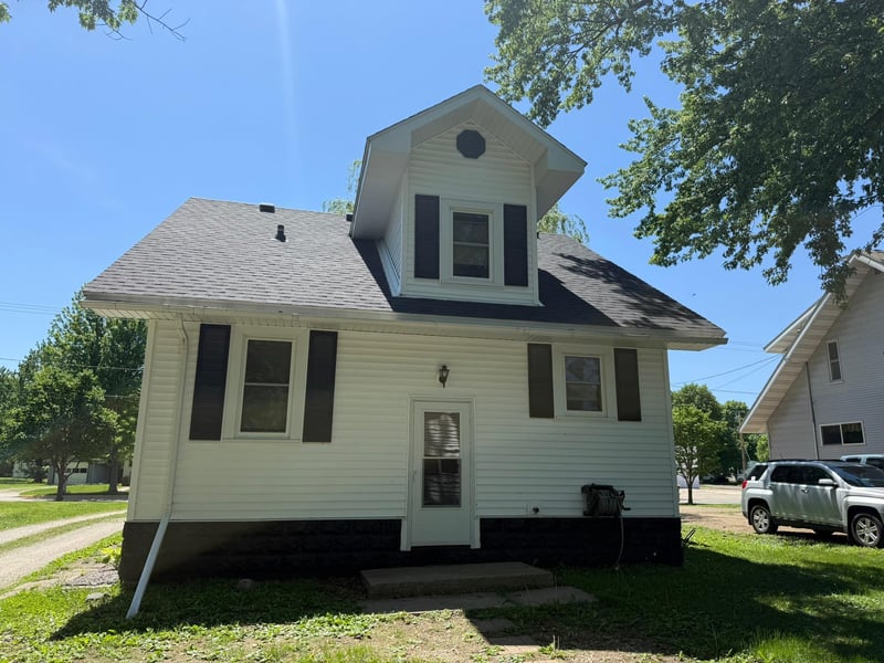 211 2nd St SE, New Richland, MN 56072