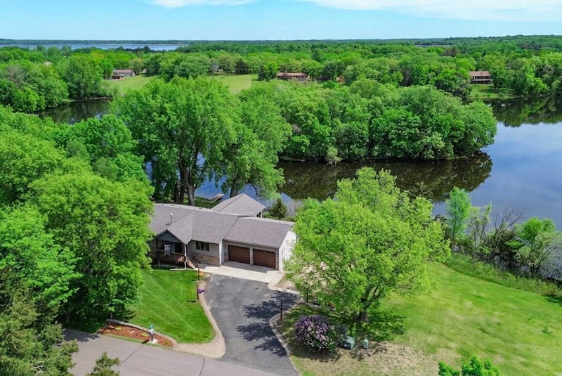 19643 71st St NE, New London, MN 56273