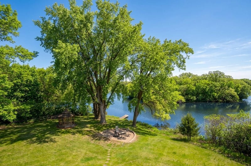 19643 71st St NE, New London, MN 56273
