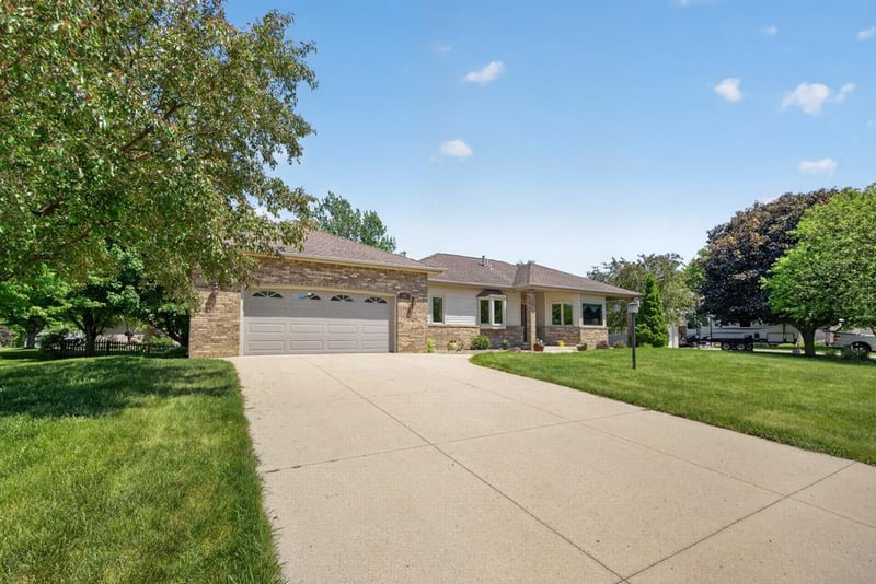 801 Grandview Ct SE, Stewartville, MN 55976