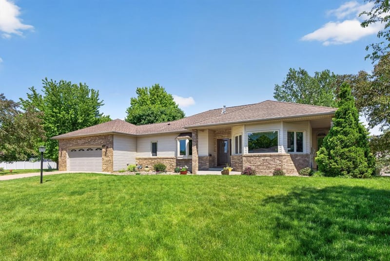 801 Grandview Ct SE, Stewartville, MN 55976